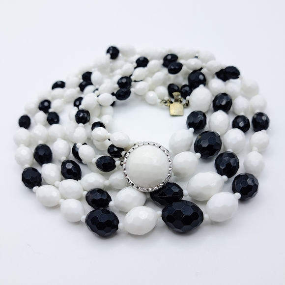 Vintage Mid-Century Black & White Beaded Necklace - Picture 3 of 5